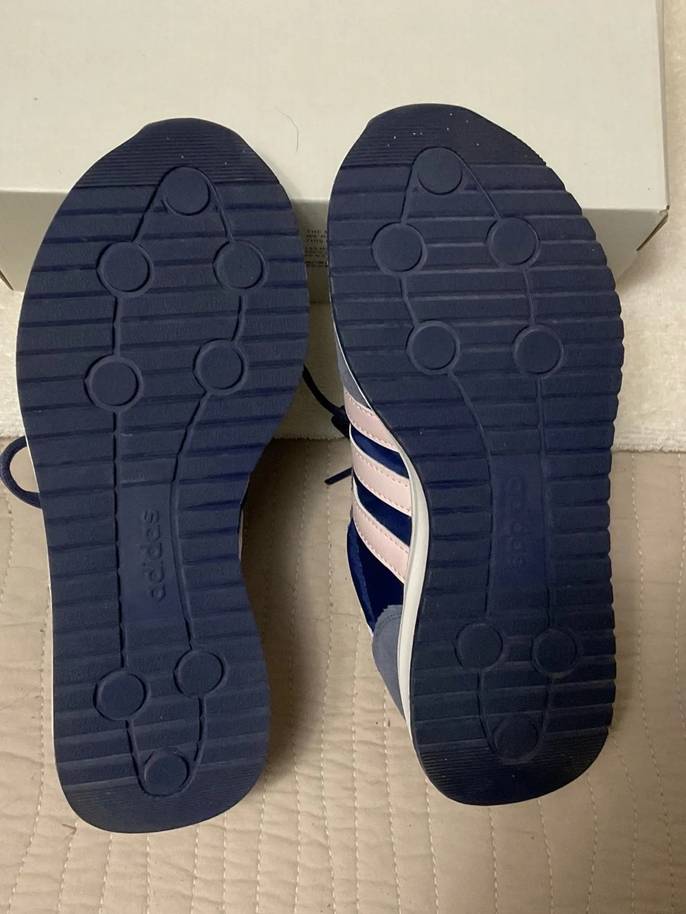 Women’s 7.5 Adidas Run 72